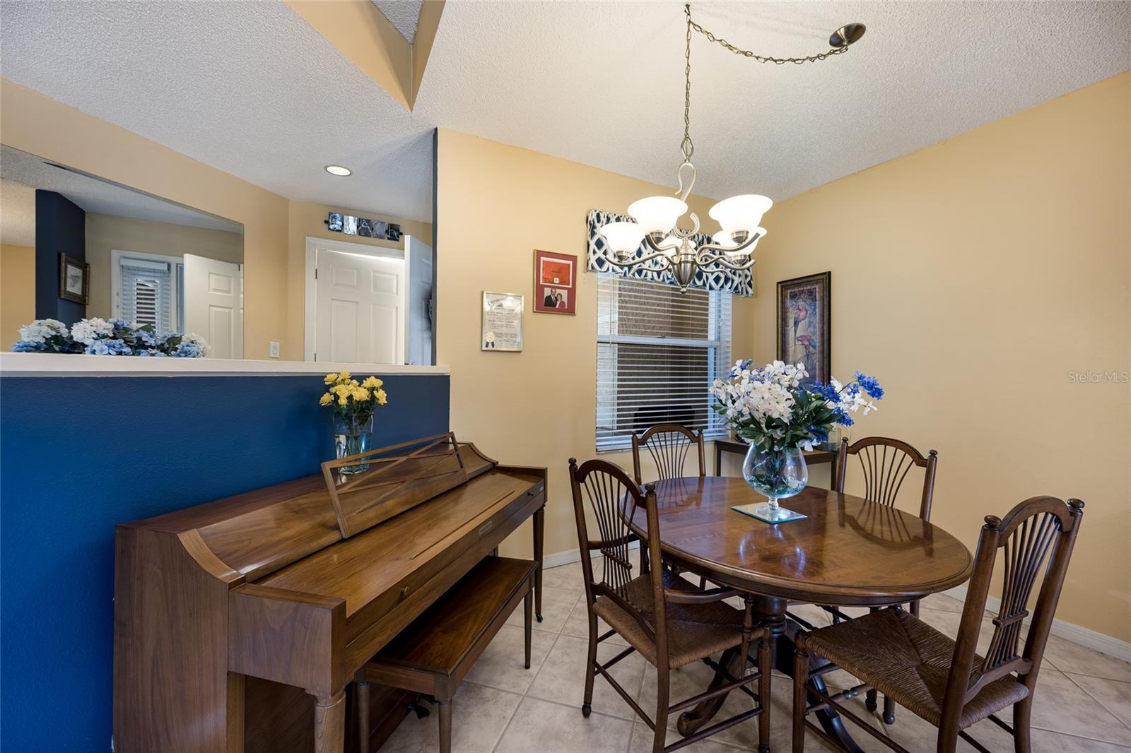 Image 8 of 40 For 5590 Golf Pointe Drive 5590