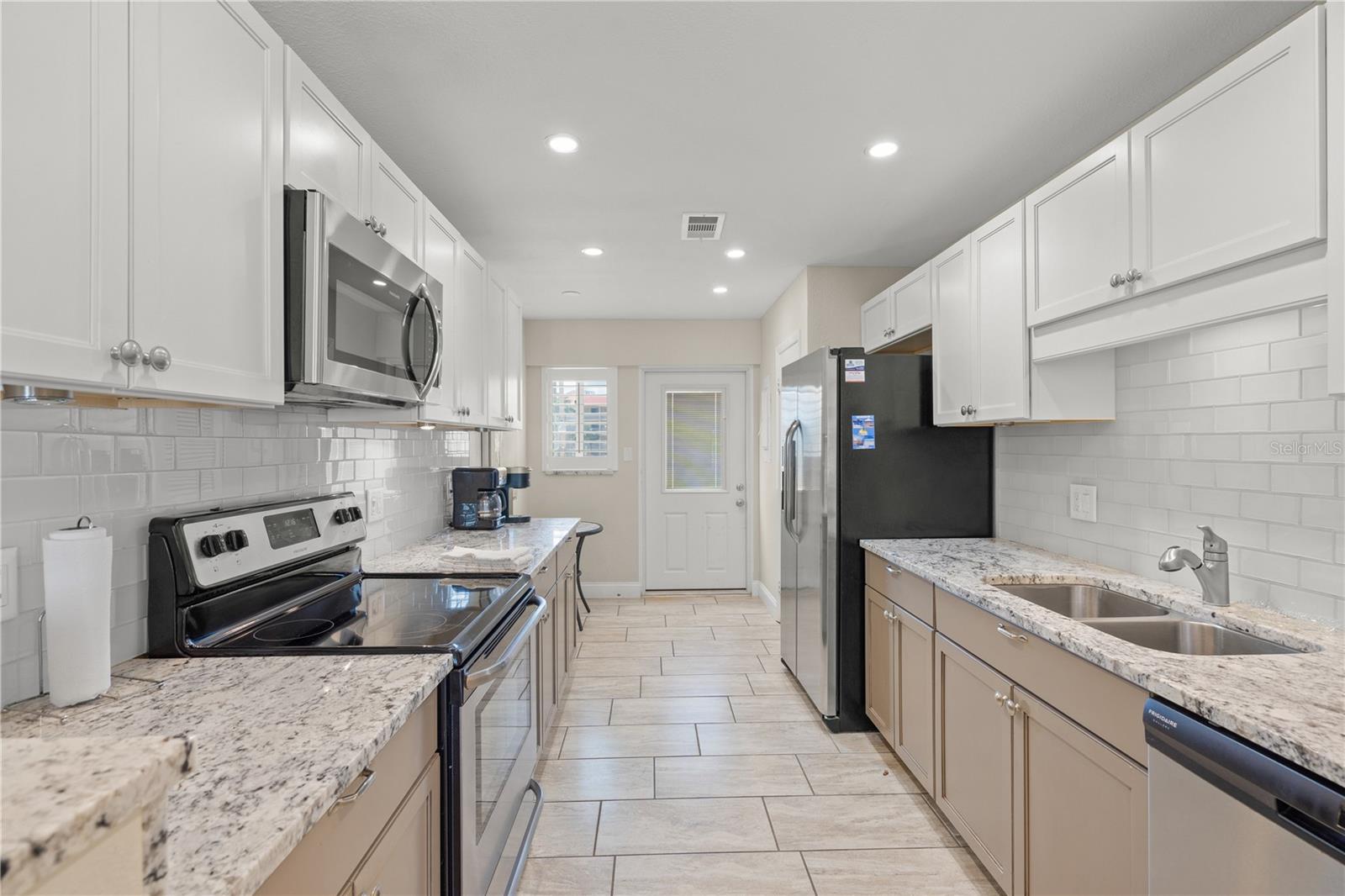 Image 12 of 38 For 6146 Midnight Pass Road 12s