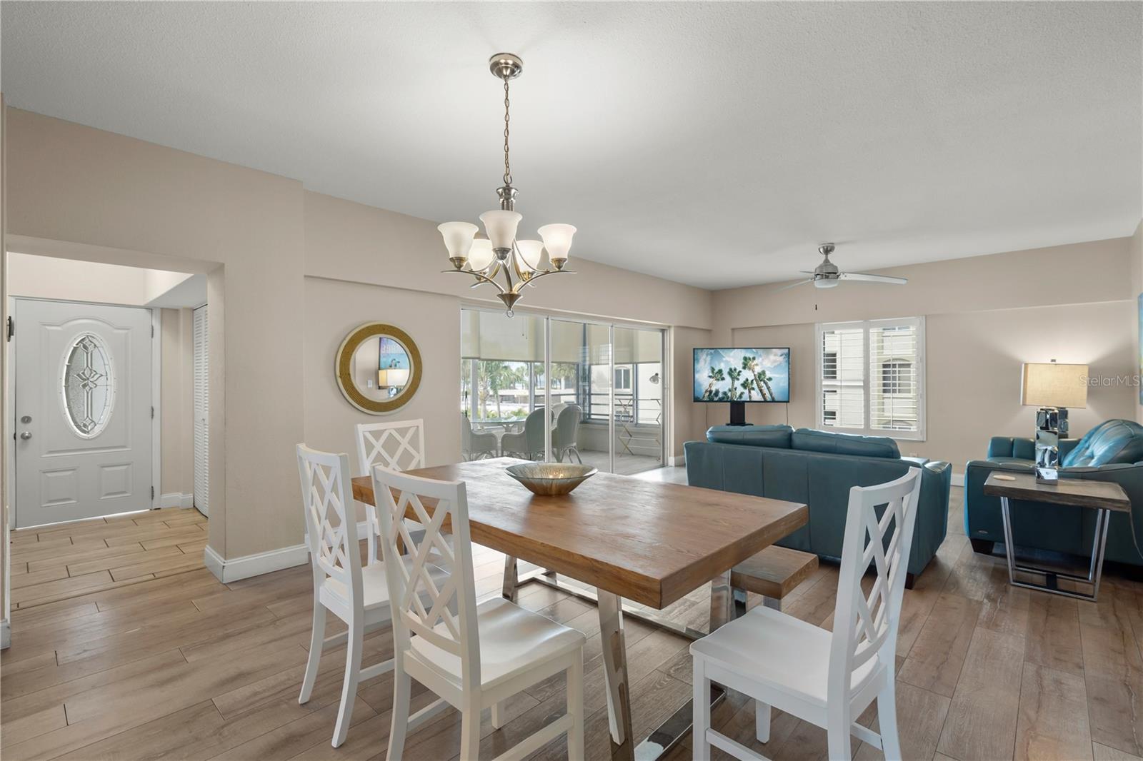 Image 16 of 38 For 6146 Midnight Pass Road 12s