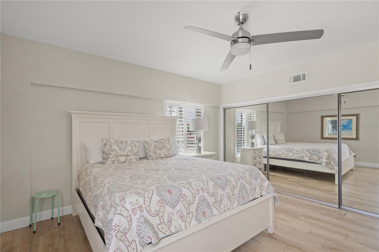 Image 23 of 38 For 6146 Midnight Pass Road 12s