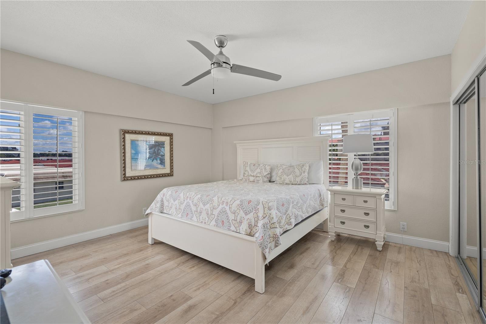 Image 24 of 38 For 6146 Midnight Pass Road 12s