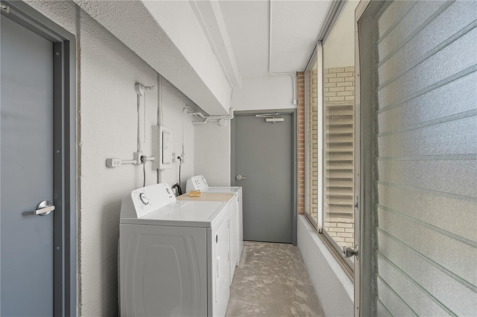 Image 27 of 38 For 6146 Midnight Pass Road 12s