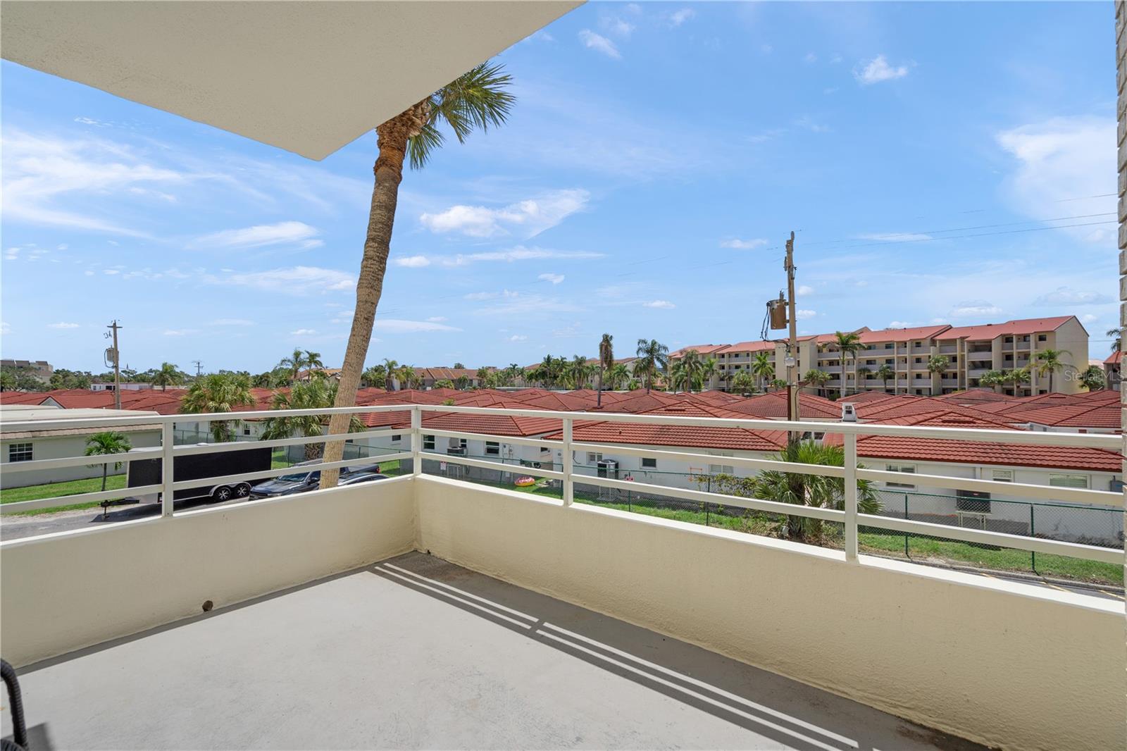 Image 29 of 38 For 6146 Midnight Pass Road 12s