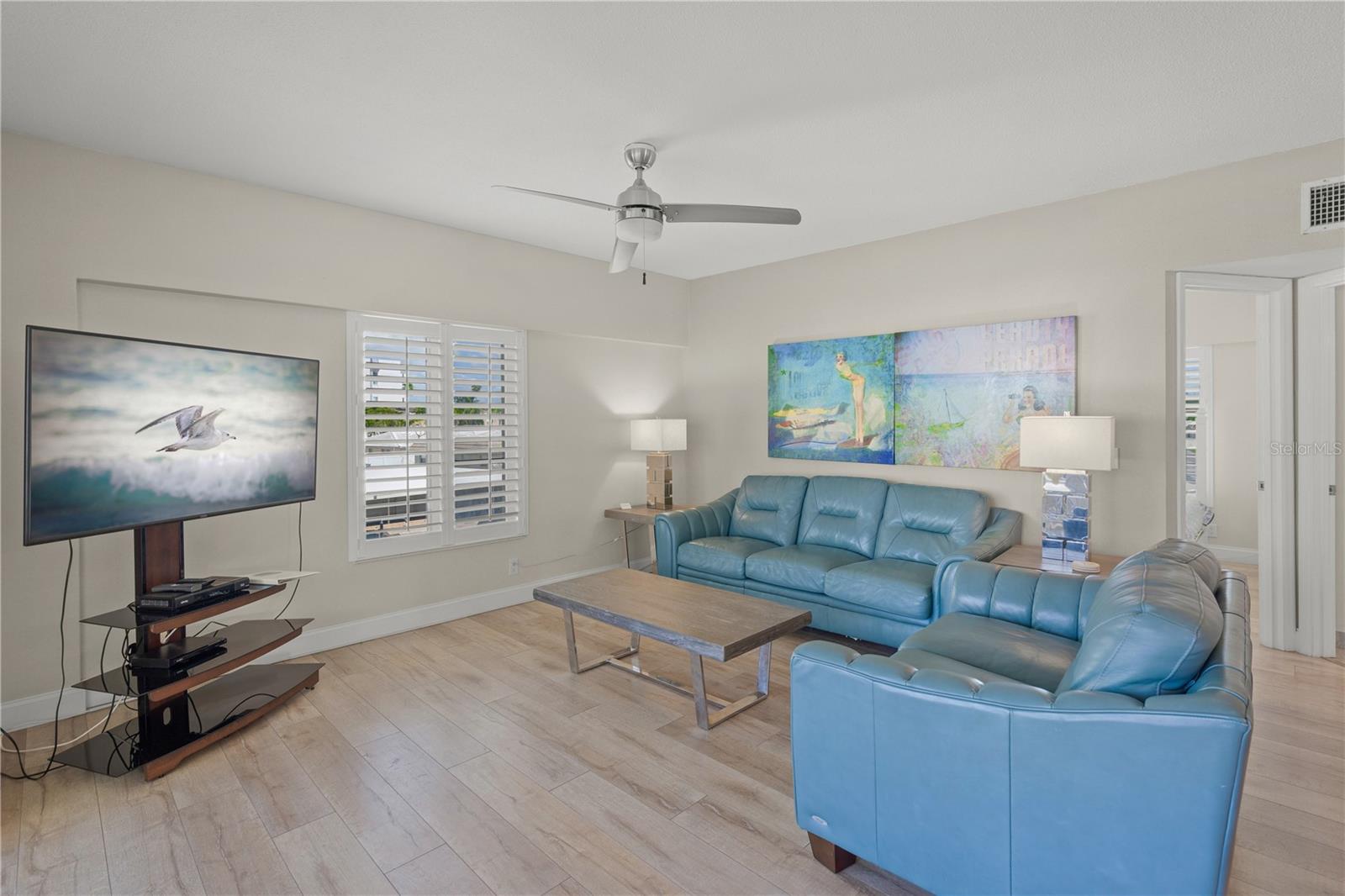 Image 6 of 38 For 6146 Midnight Pass Road 12s