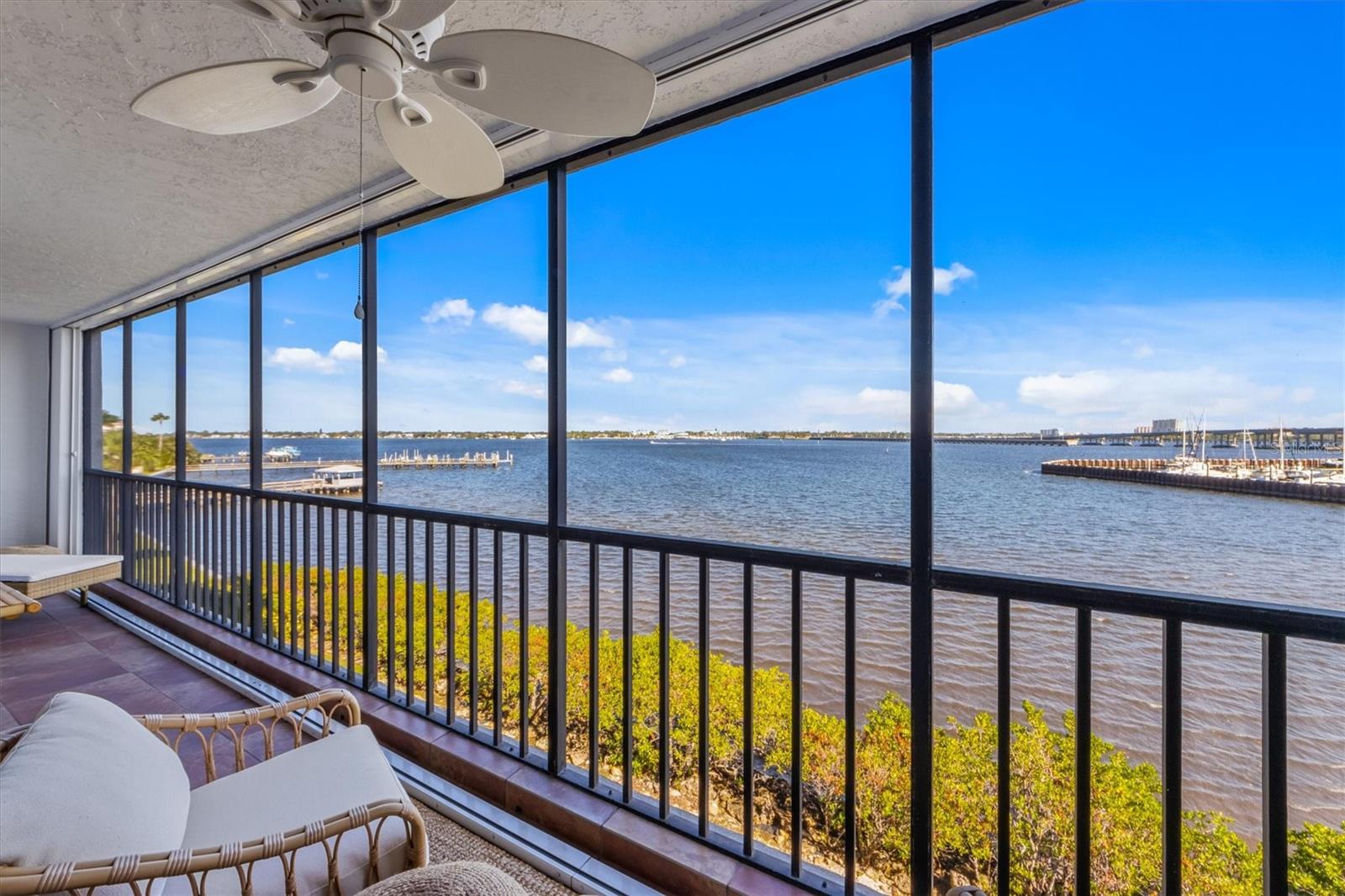 Image 21 of 25 For 1510 1st Avenue W 302