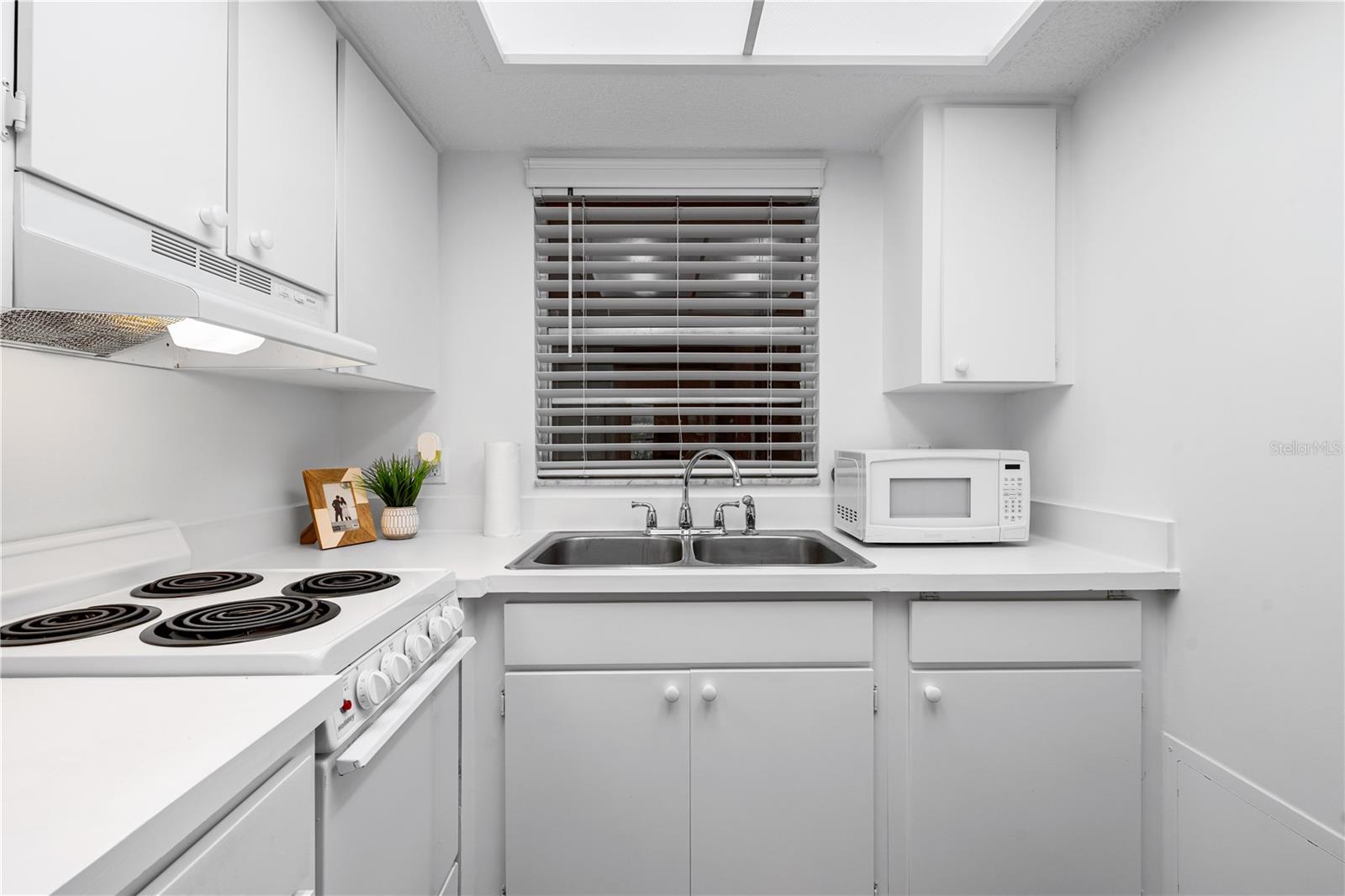 Image 17 of 35 For 3700 Osprey Avenue 112