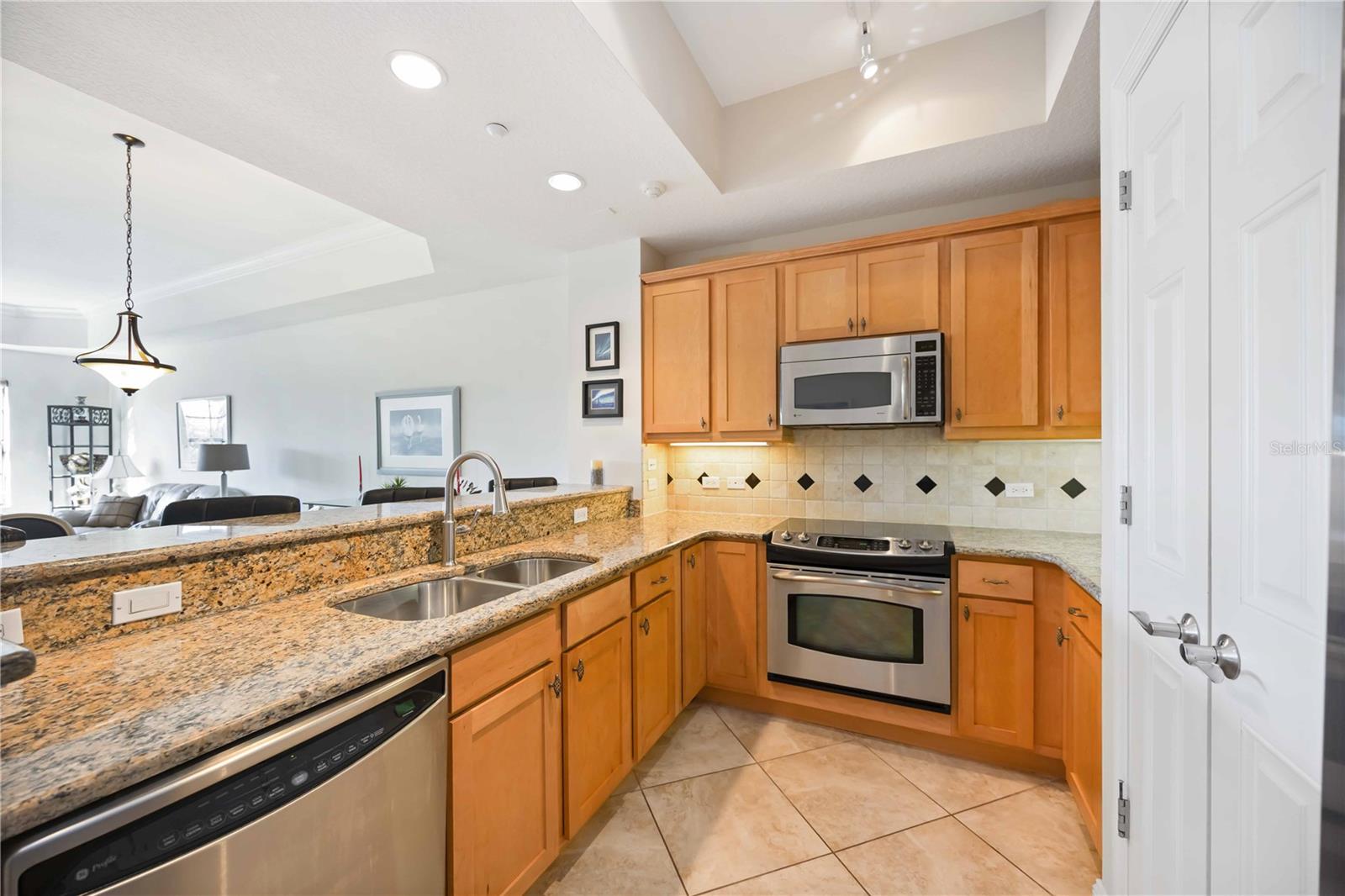 Image 8 of 64 For 7702 Lake Vista Court 305