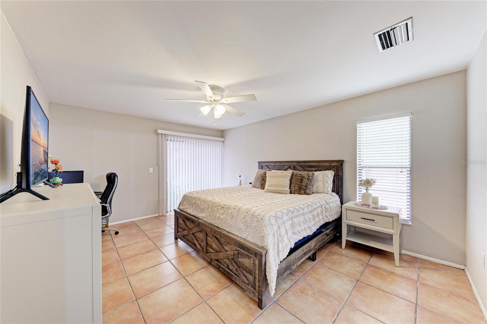 Image 33 of 54 For 3871 Easton Street