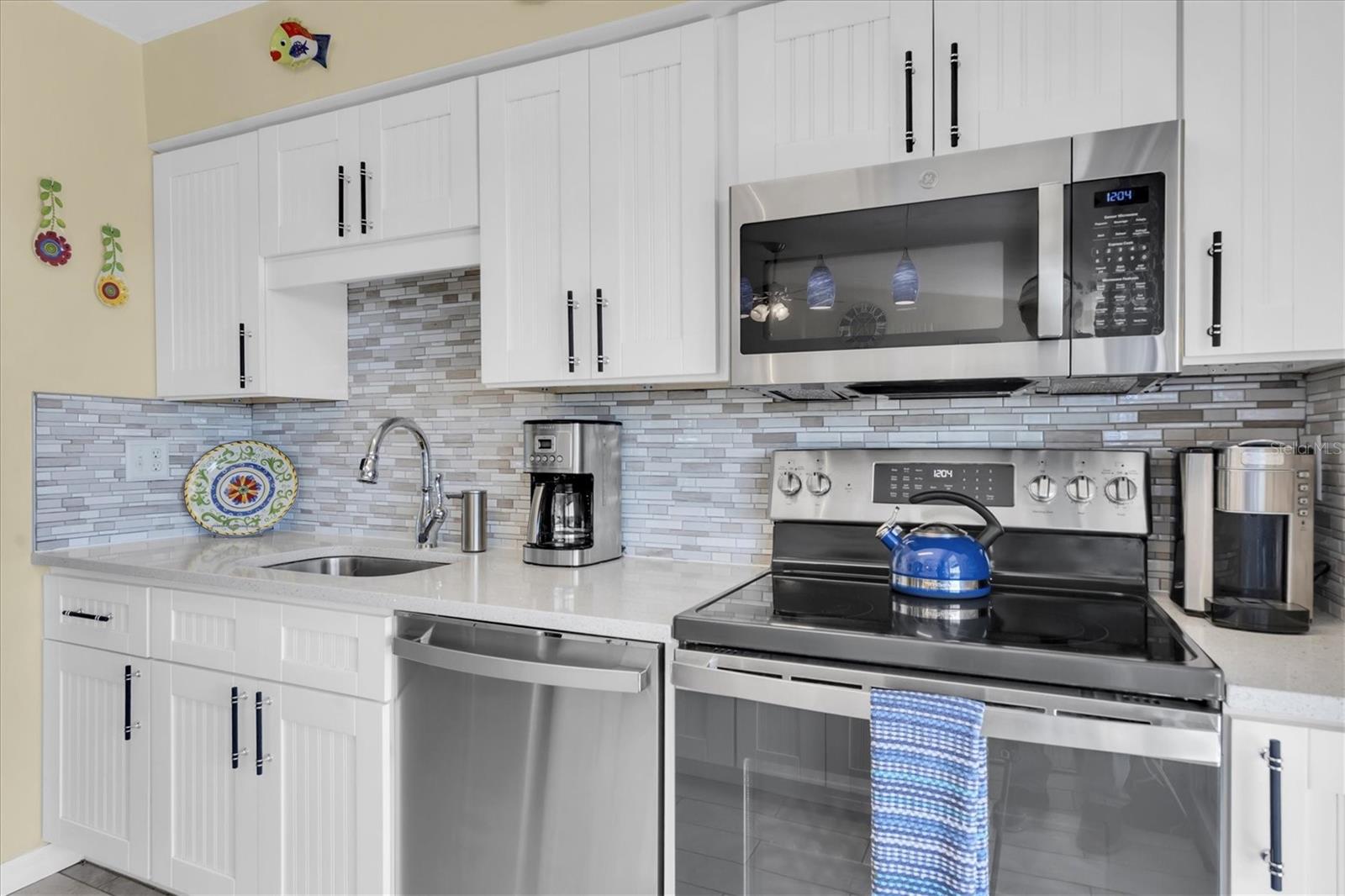 Image 10 of 35 For 3601 Bay Drive 206