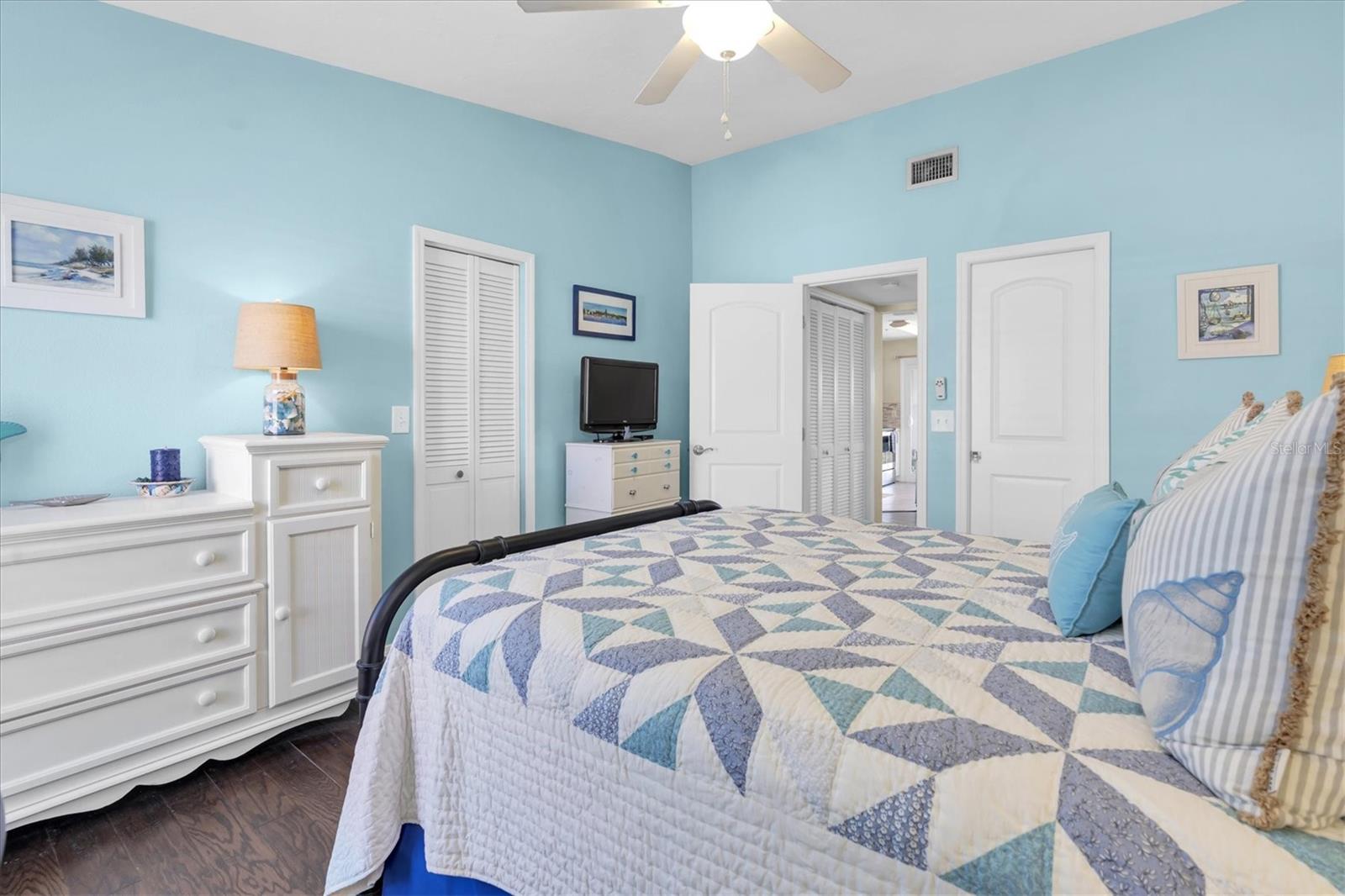 Image 21 of 35 For 3601 Bay Drive 206