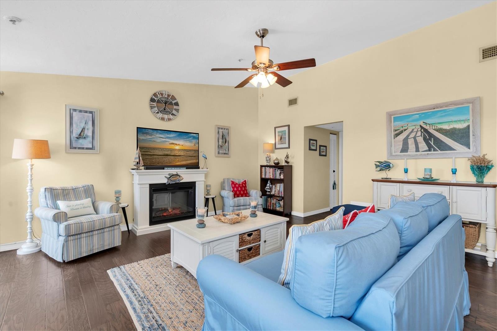 Image 3 of 35 For 3601 Bay Drive 206