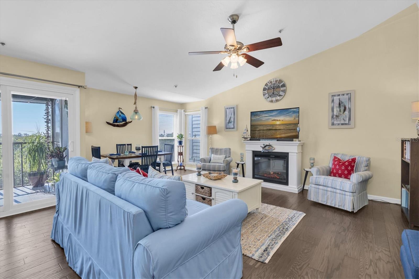 Image 4 of 35 For 3601 Bay Drive 206