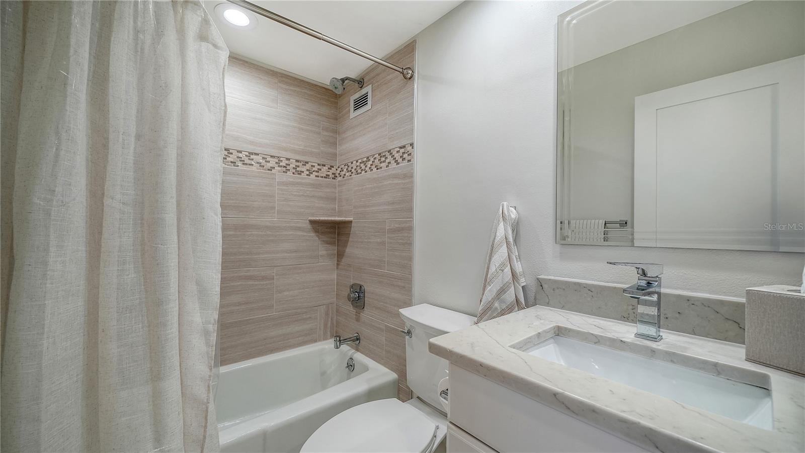 Image 16 of 30 For 1000 Longboat Club Road 403