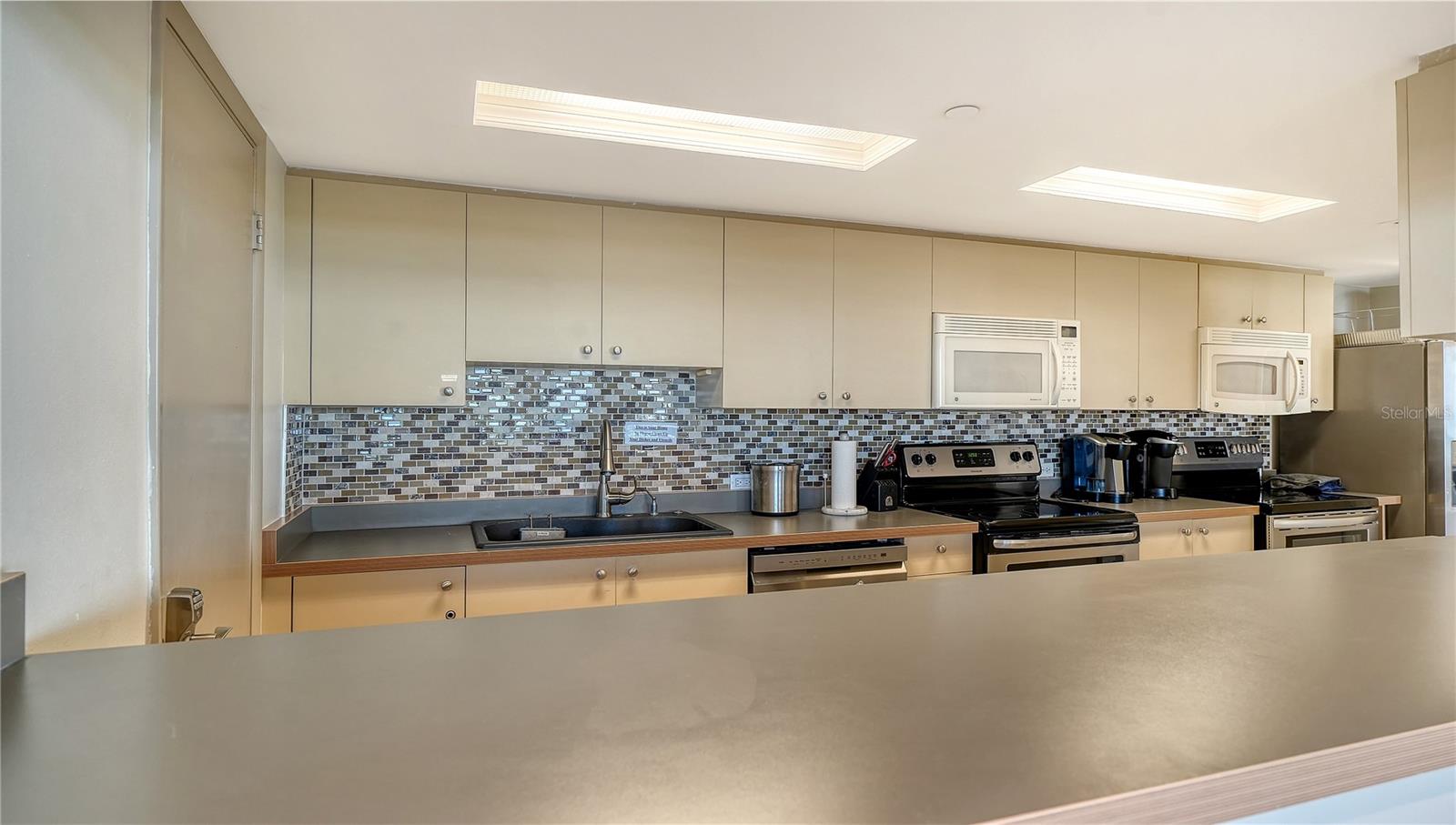 Image 23 of 30 For 1000 Longboat Club Road 403