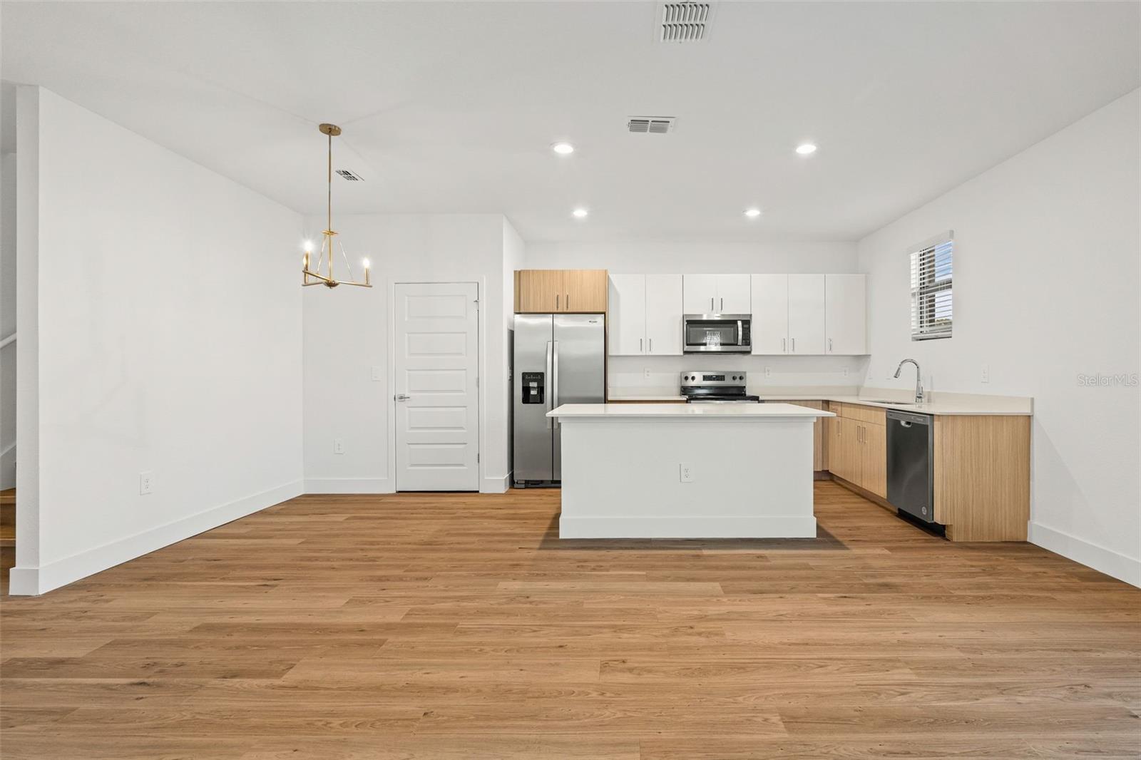 Image 12 of 44 For 8025 Gulfstream Court