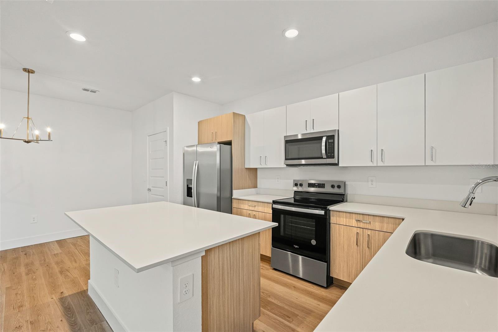 Image 13 of 44 For 8025 Gulfstream Court