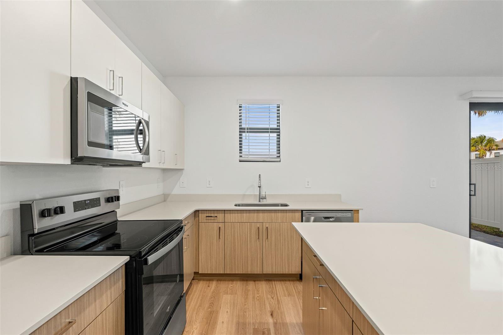 Image 14 of 44 For 8025 Gulfstream Court