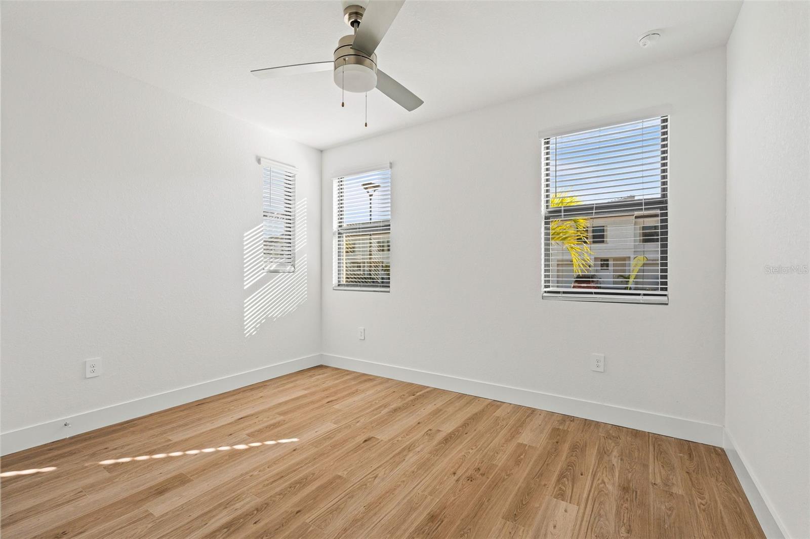 Image 20 of 44 For 8025 Gulfstream Court