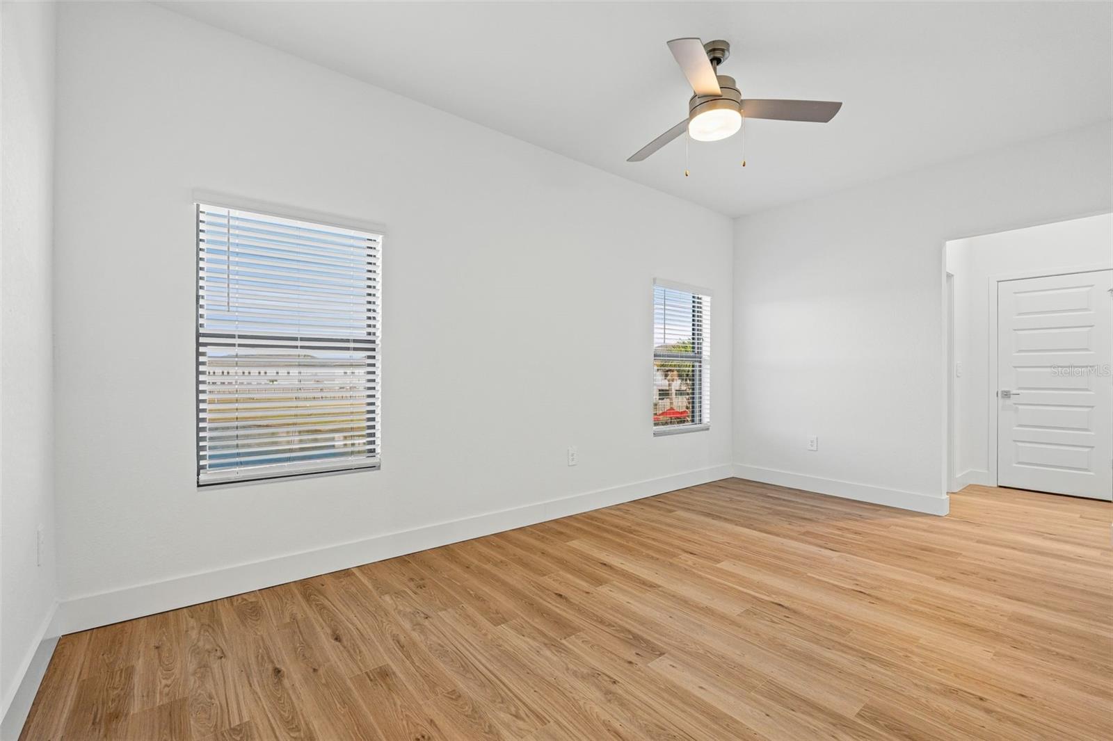 Image 23 of 44 For 8025 Gulfstream Court