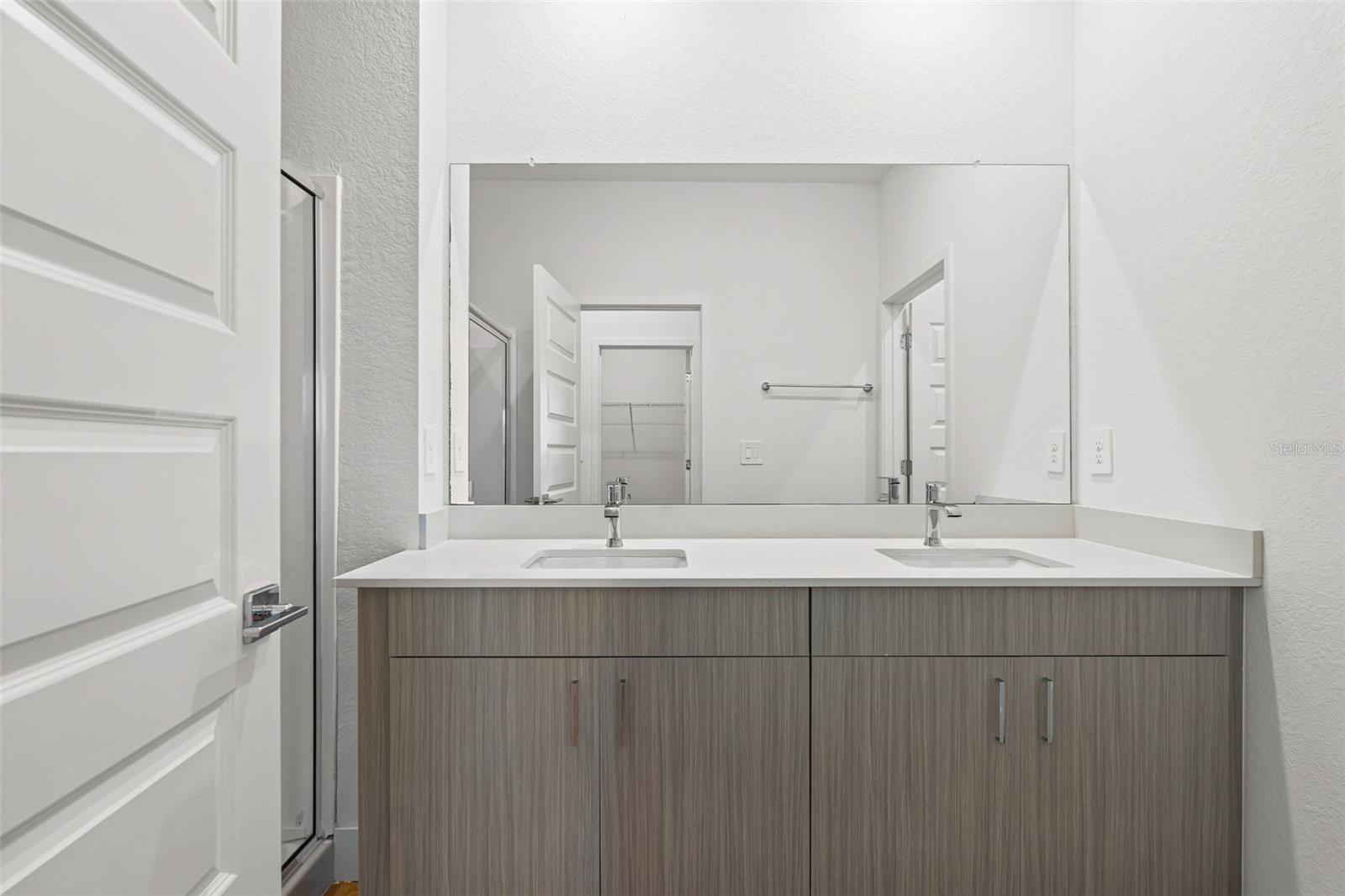 Image 27 of 44 For 8025 Gulfstream Court