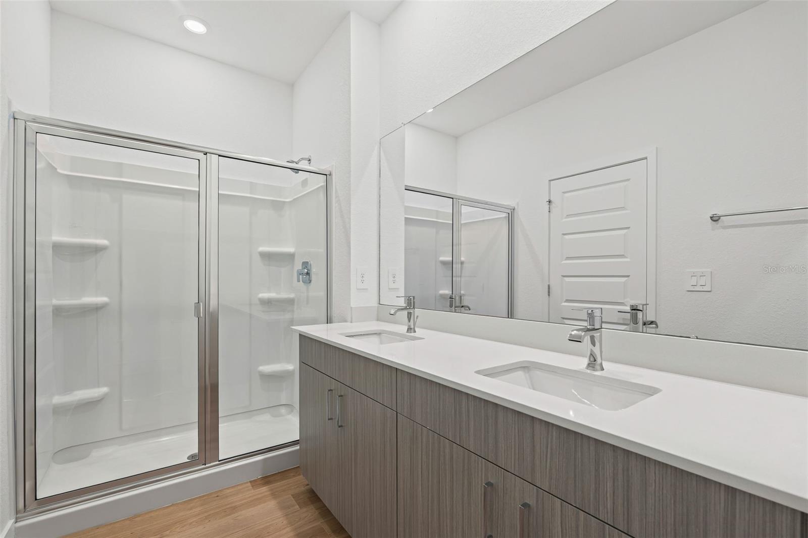 Image 28 of 44 For 8025 Gulfstream Court