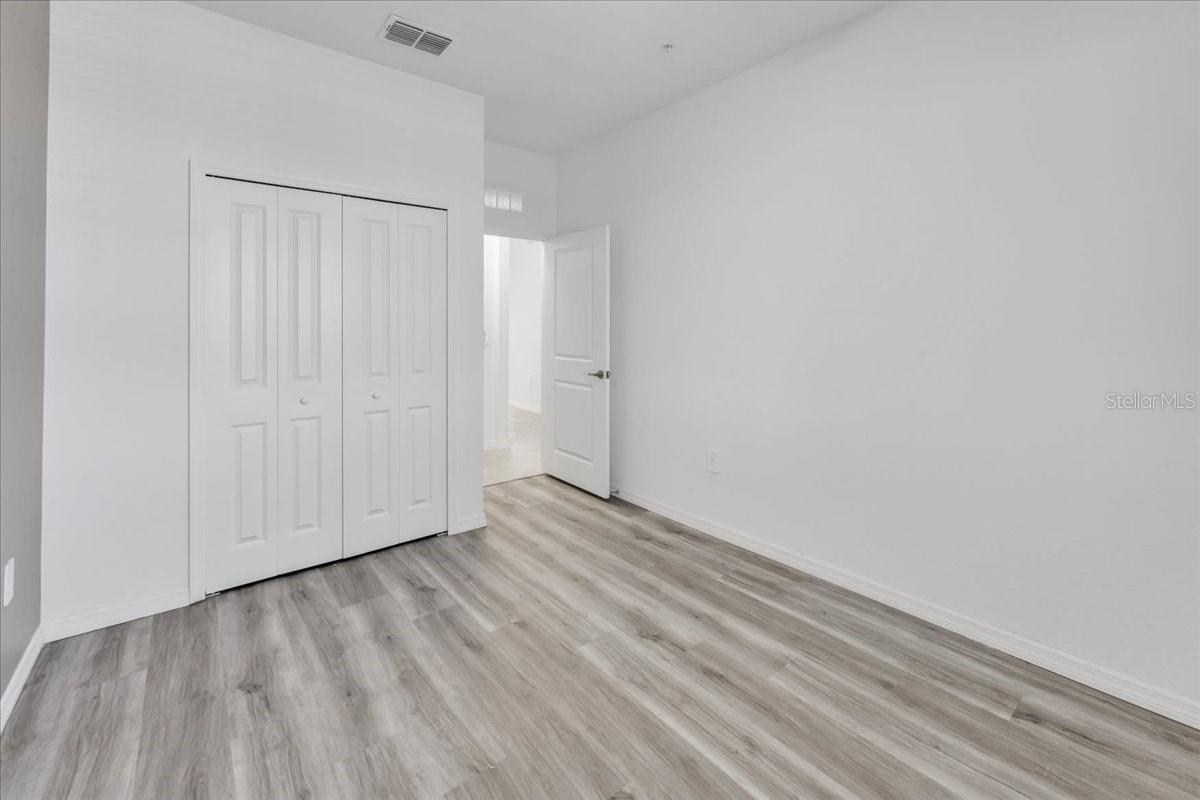 Image 15 of 22 For 19140 Scallop Loop 405