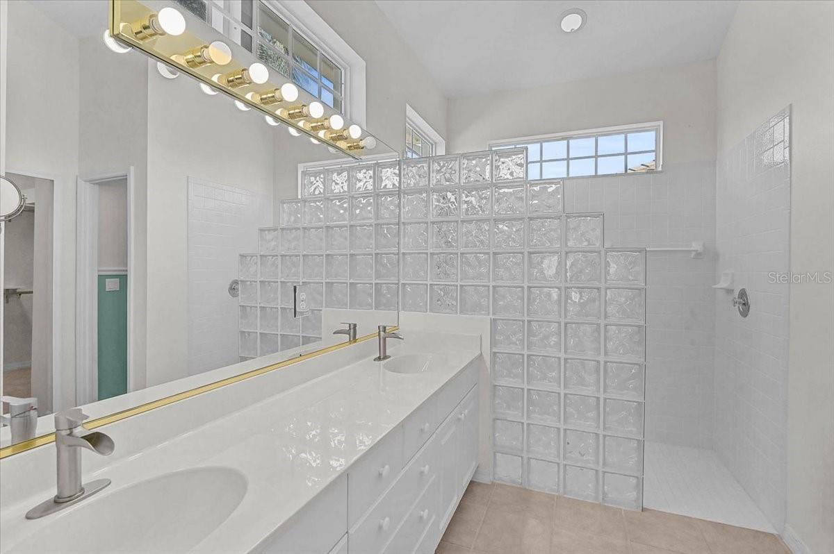 Image 16 of 47 For 4031 Caddie Drive E