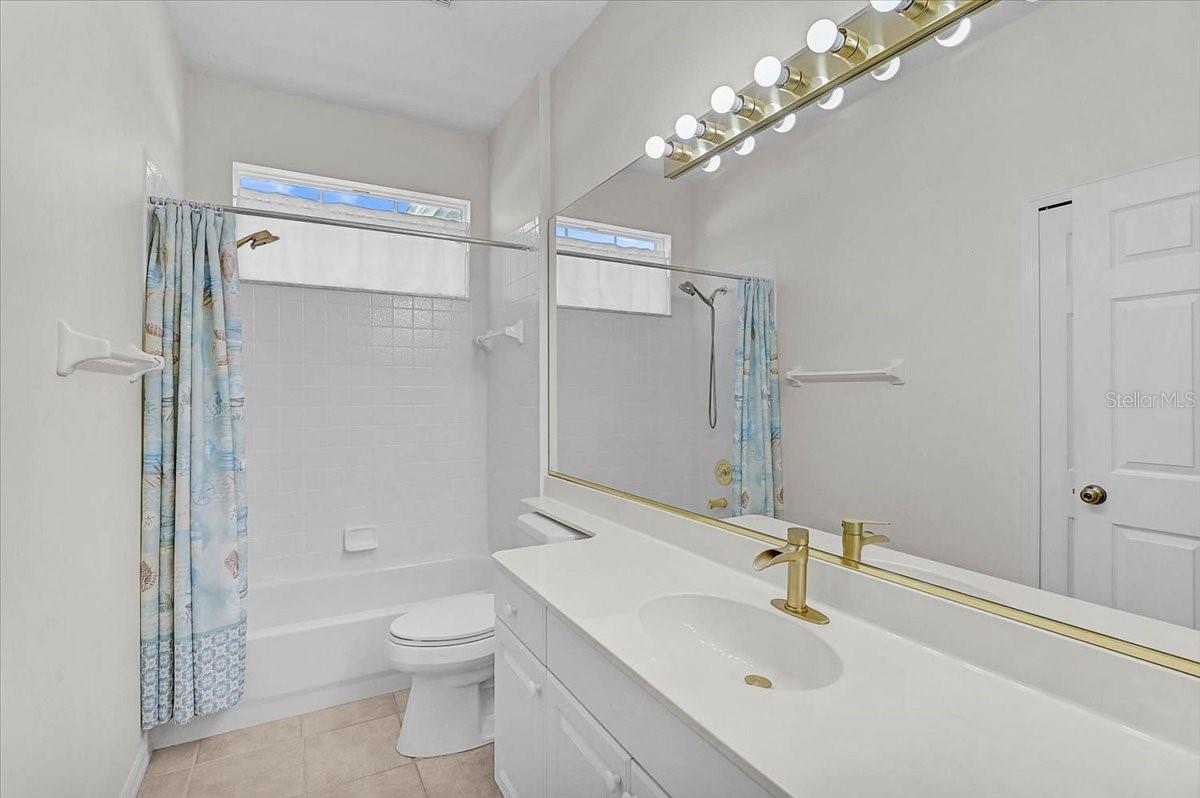 Image 19 of 47 For 4031 Caddie Drive E