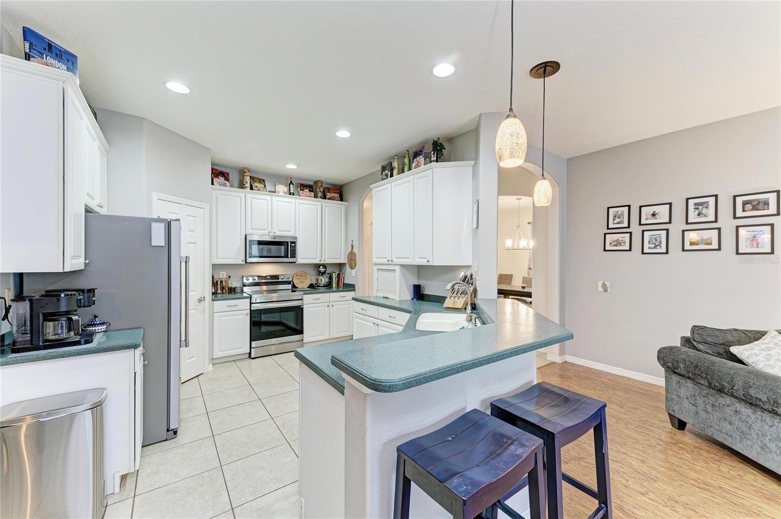 Image 16 of 63 For 835 Cedarcrest Court