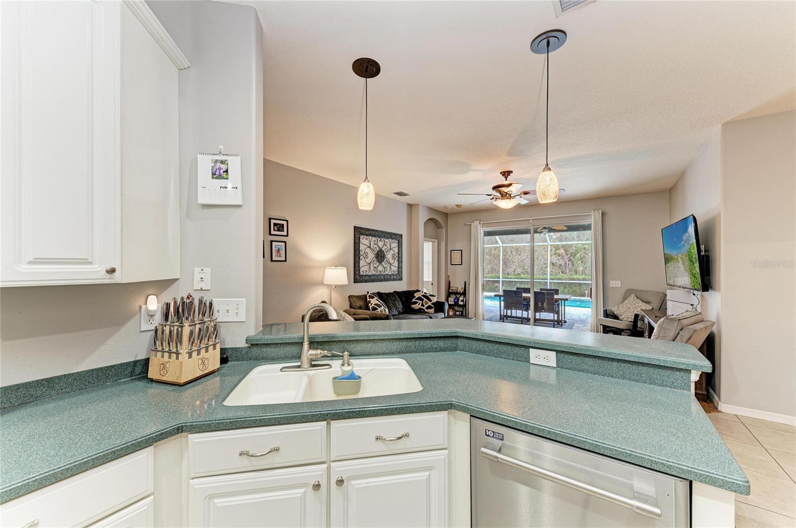 Image 20 of 63 For 835 Cedarcrest Court