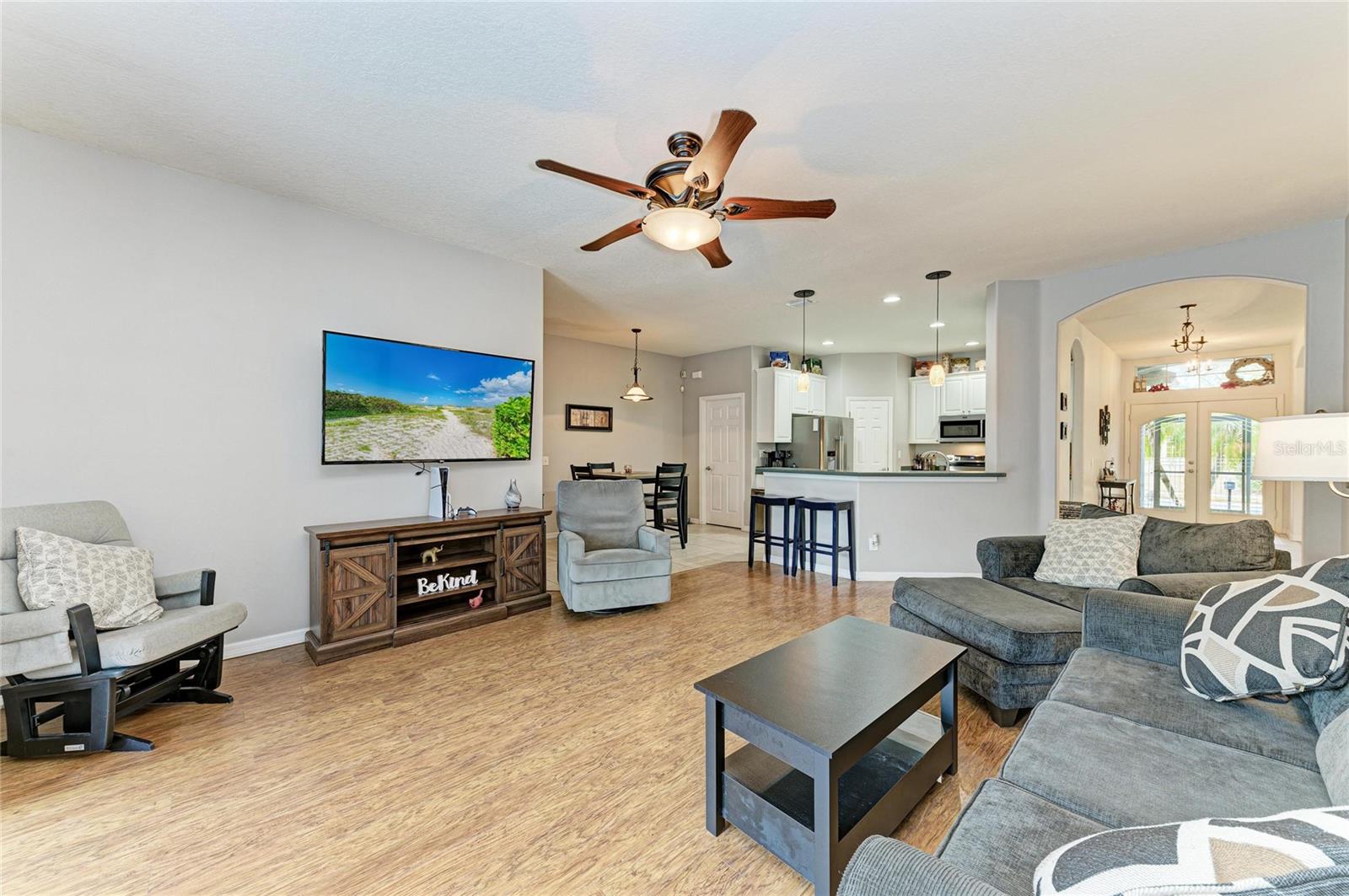 Image 25 of 63 For 835 Cedarcrest Court