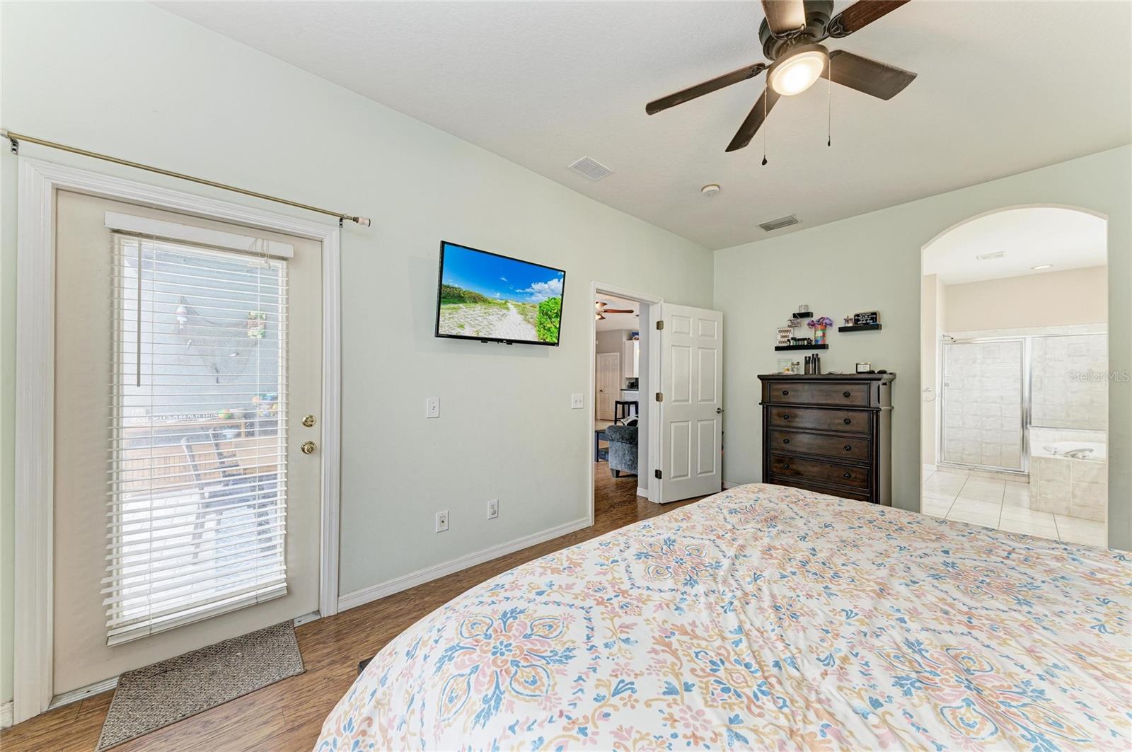 Image 28 of 63 For 835 Cedarcrest Court