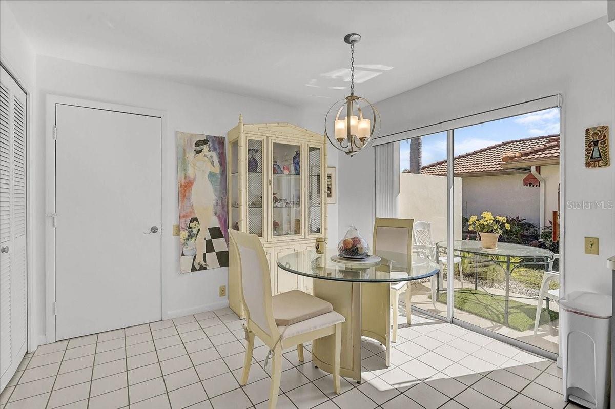 Image 10 of 35 For 4640 Peridia Boulevard E