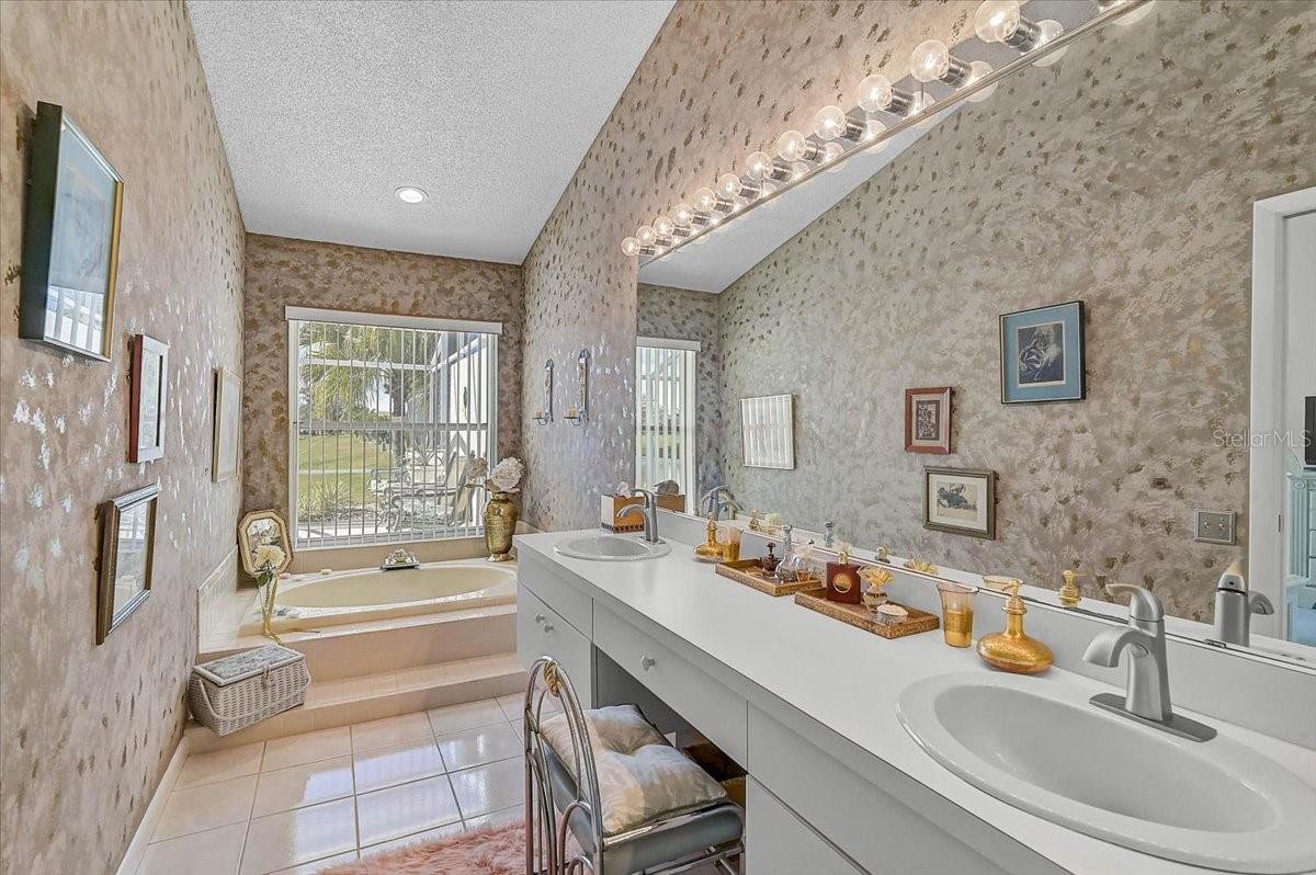 Image 14 of 35 For 4640 Peridia Boulevard E