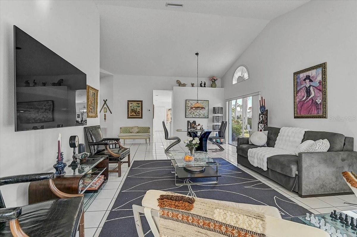 Image 22 of 35 For 4640 Peridia Boulevard E