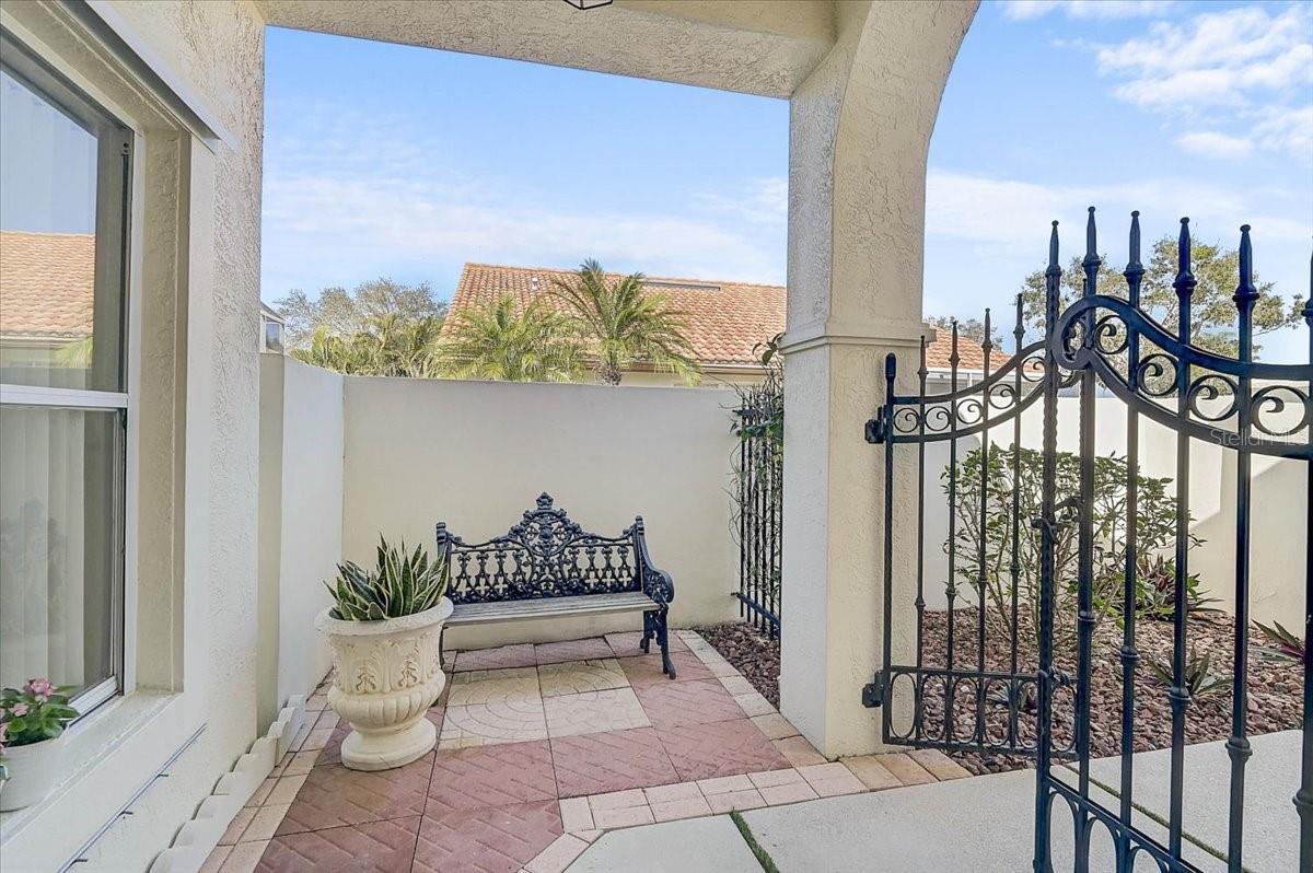 Image 5 of 35 For 4640 Peridia Boulevard E