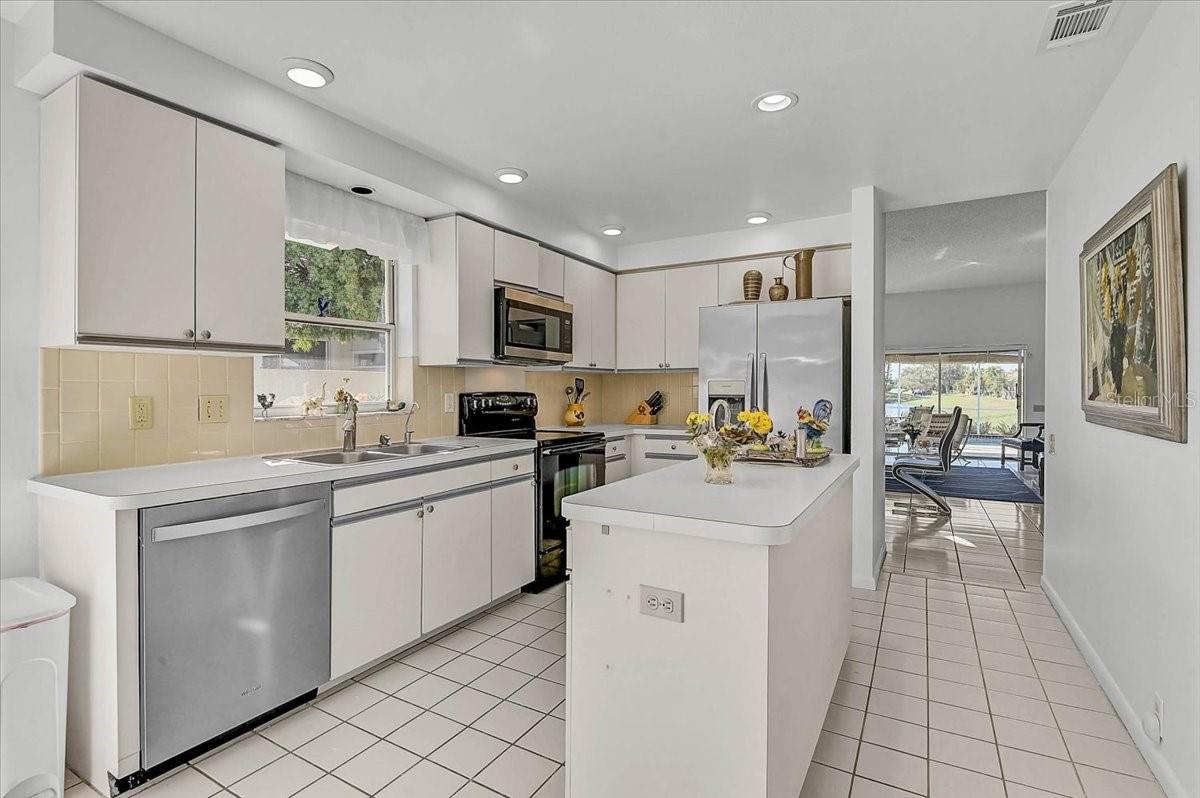 Image 6 of 35 For 4640 Peridia Boulevard E