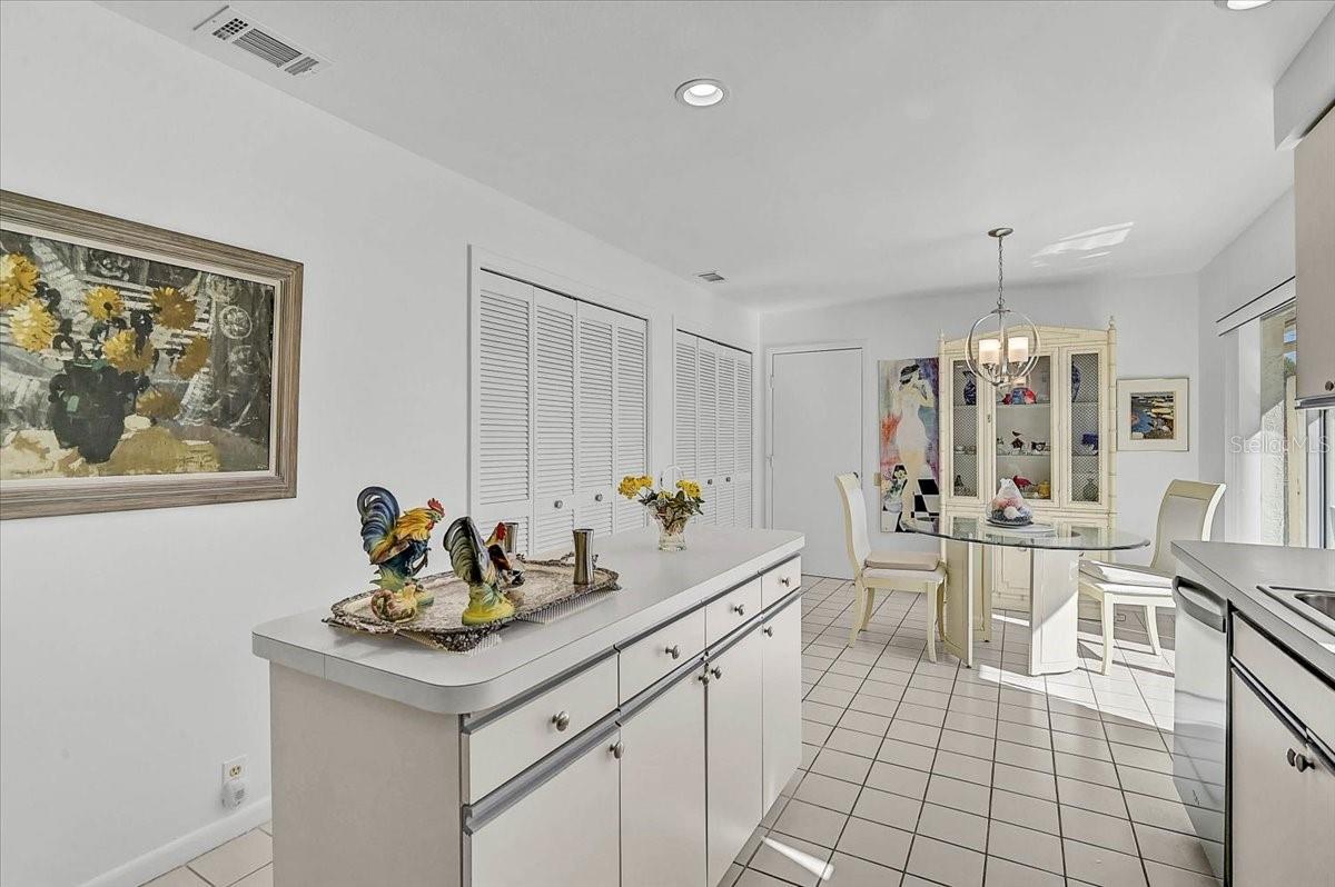 Image 7 of 35 For 4640 Peridia Boulevard E