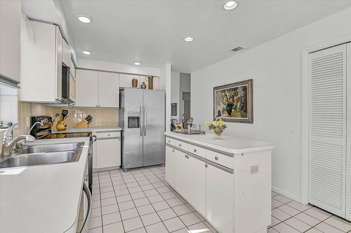 Image 8 of 35 For 4640 Peridia Boulevard E