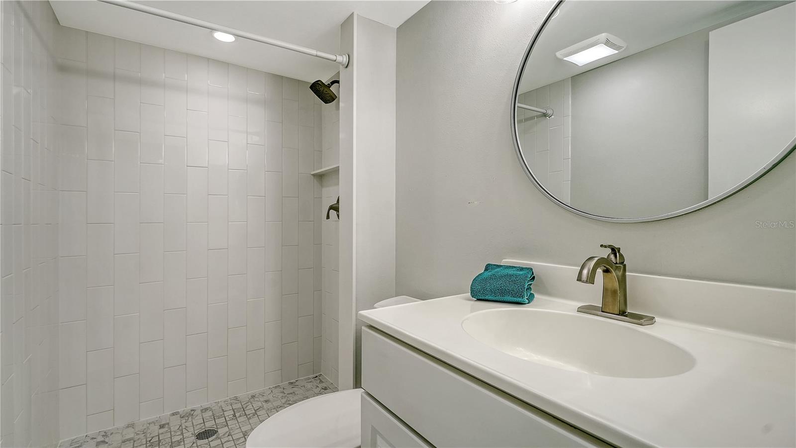 Image 16 of 34 For 2448 Clubhouse Drive 201