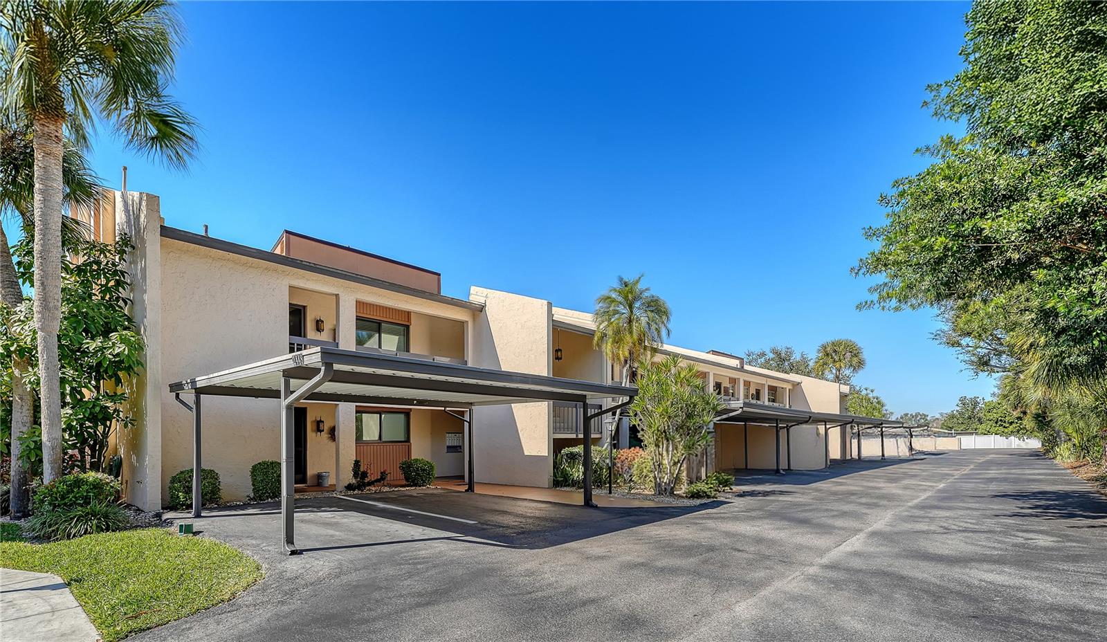 Image 21 of 34 For 2448 Clubhouse Drive 201