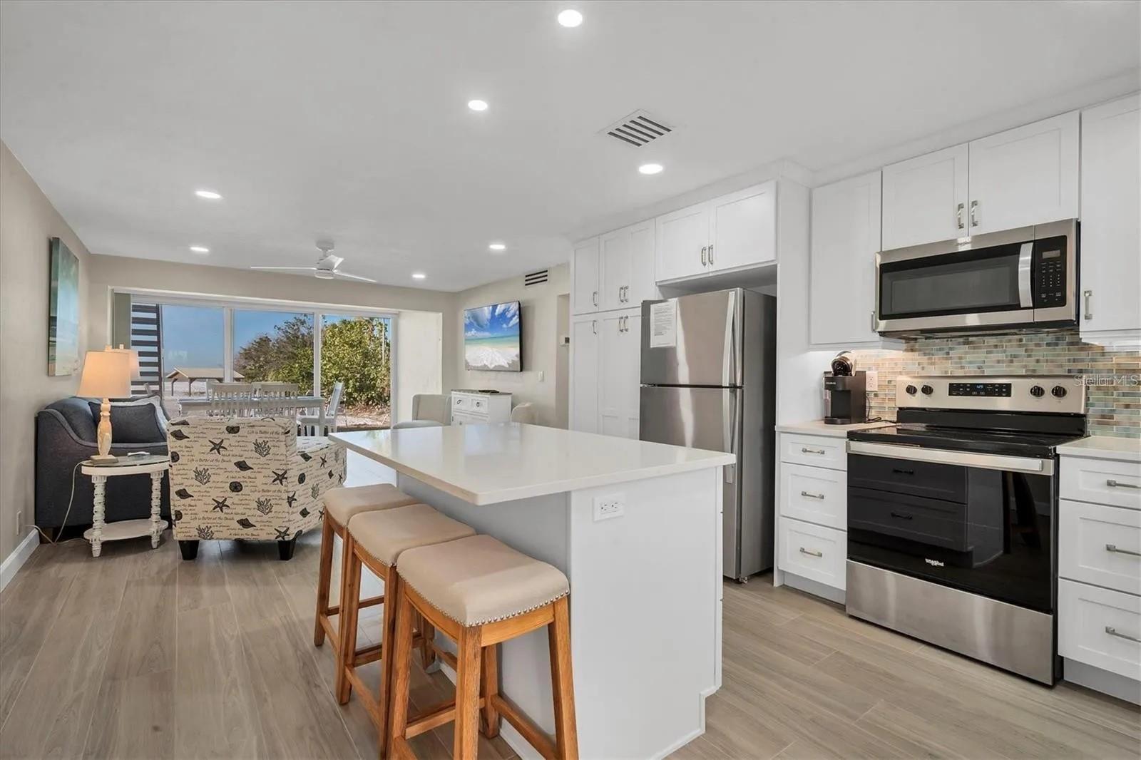 Image 10 of 43 For 6006 Midnight Pass Road 36