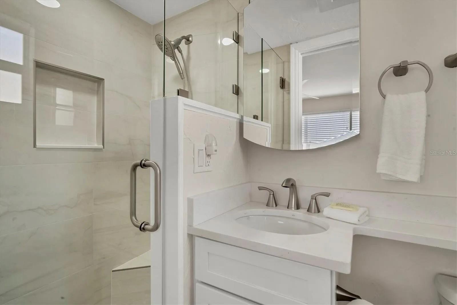 Image 22 of 43 For 6006 Midnight Pass Road 36