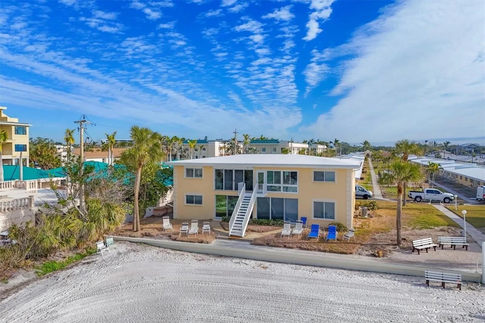 Image 29 of 43 For 6006 Midnight Pass Road 36