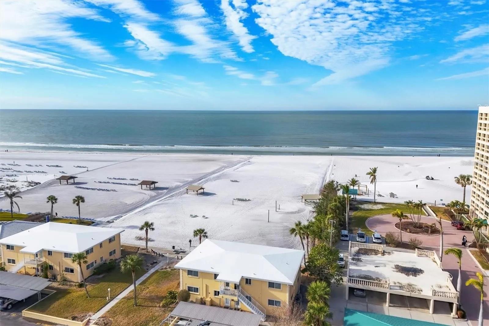 Image 30 of 43 For 6006 Midnight Pass Road 36