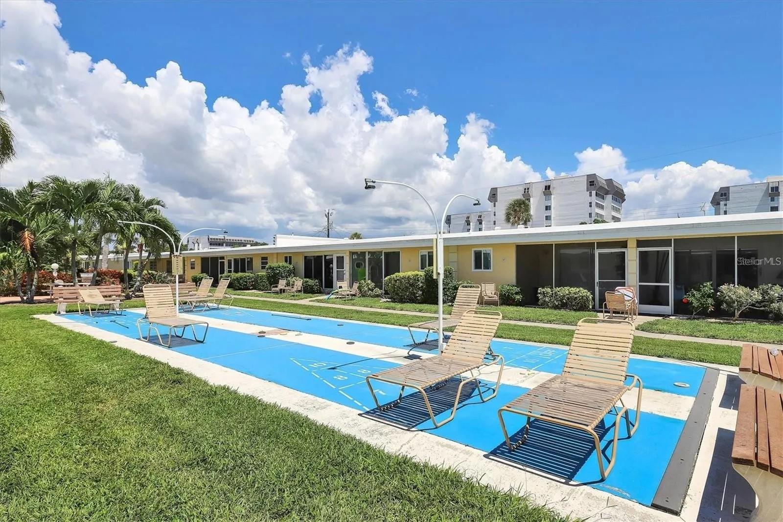 Image 32 of 43 For 6006 Midnight Pass Road 36