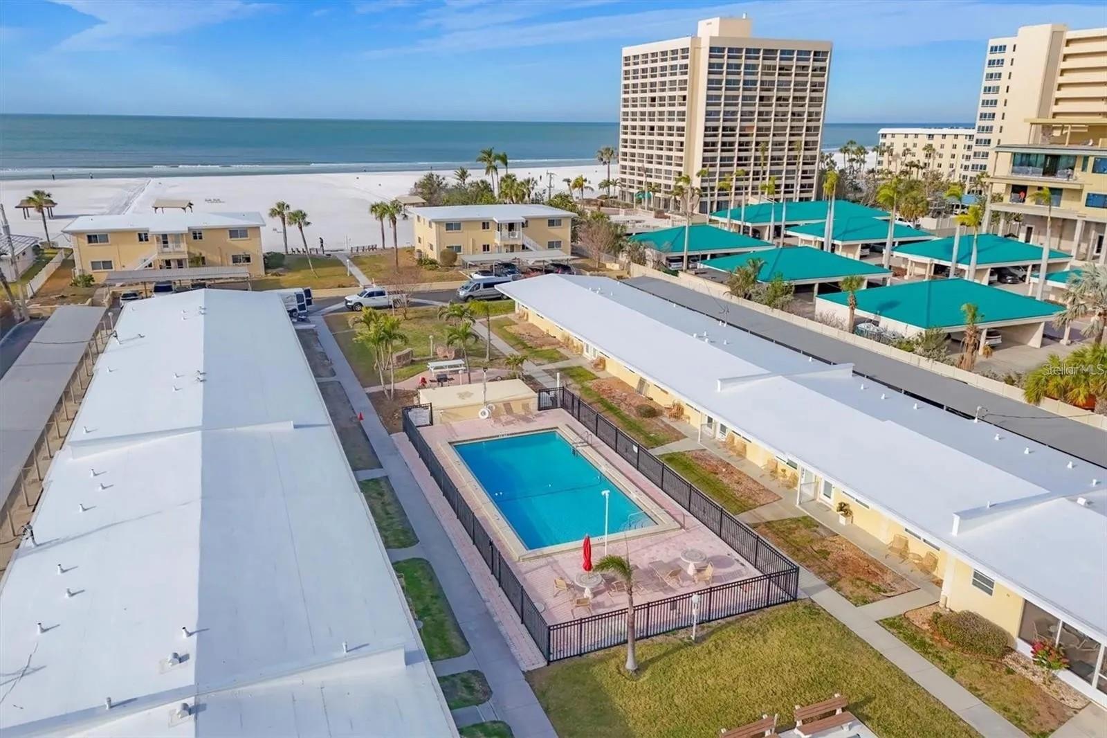 Image 34 of 43 For 6006 Midnight Pass Road 36