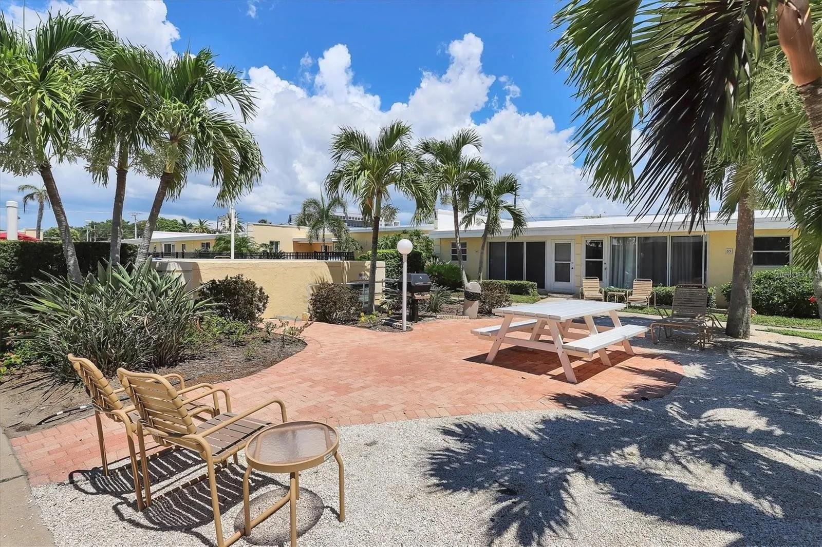 Image 39 of 43 For 6006 Midnight Pass Road 36