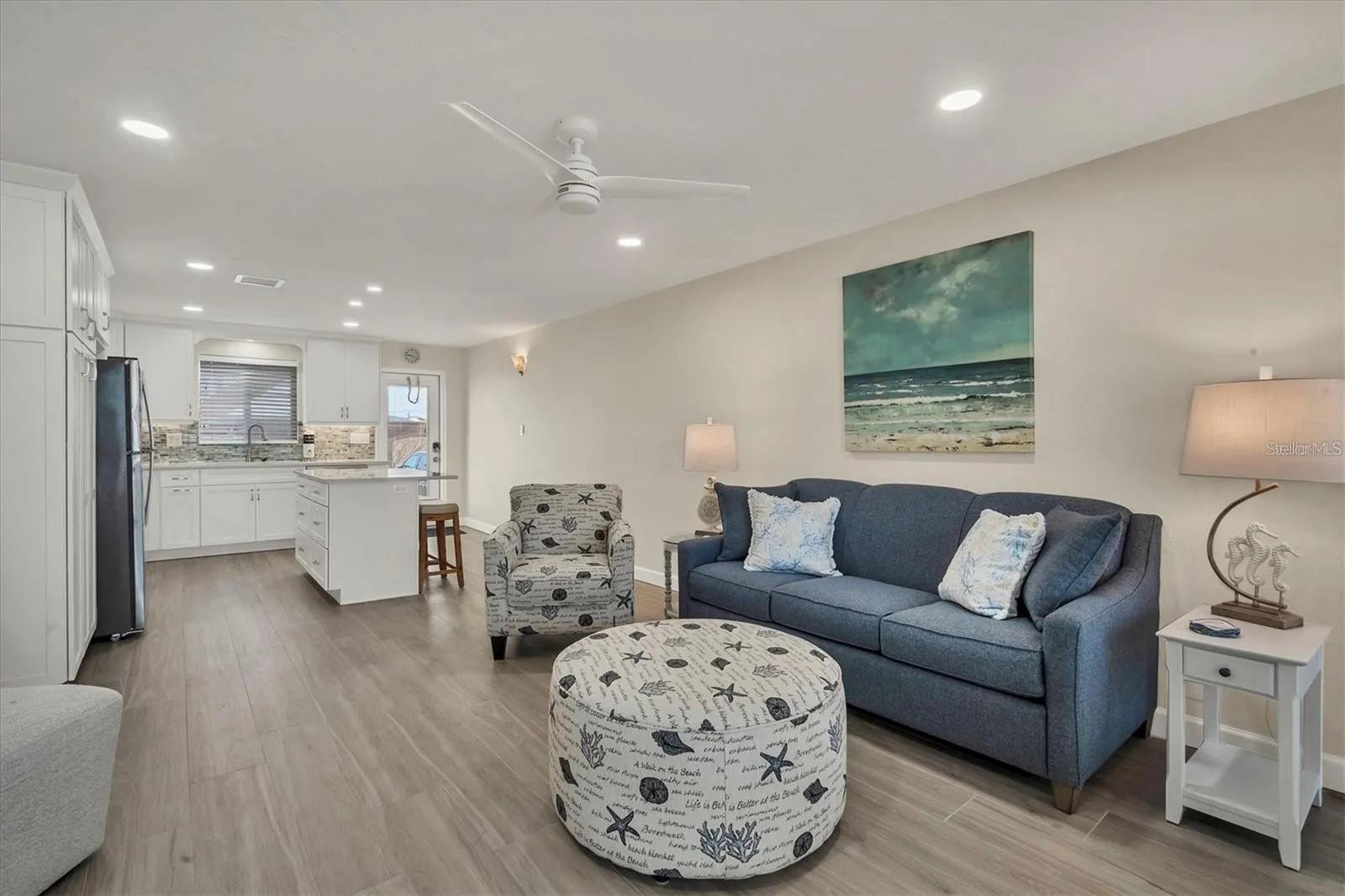 Image 7 of 43 For 6006 Midnight Pass Road 36