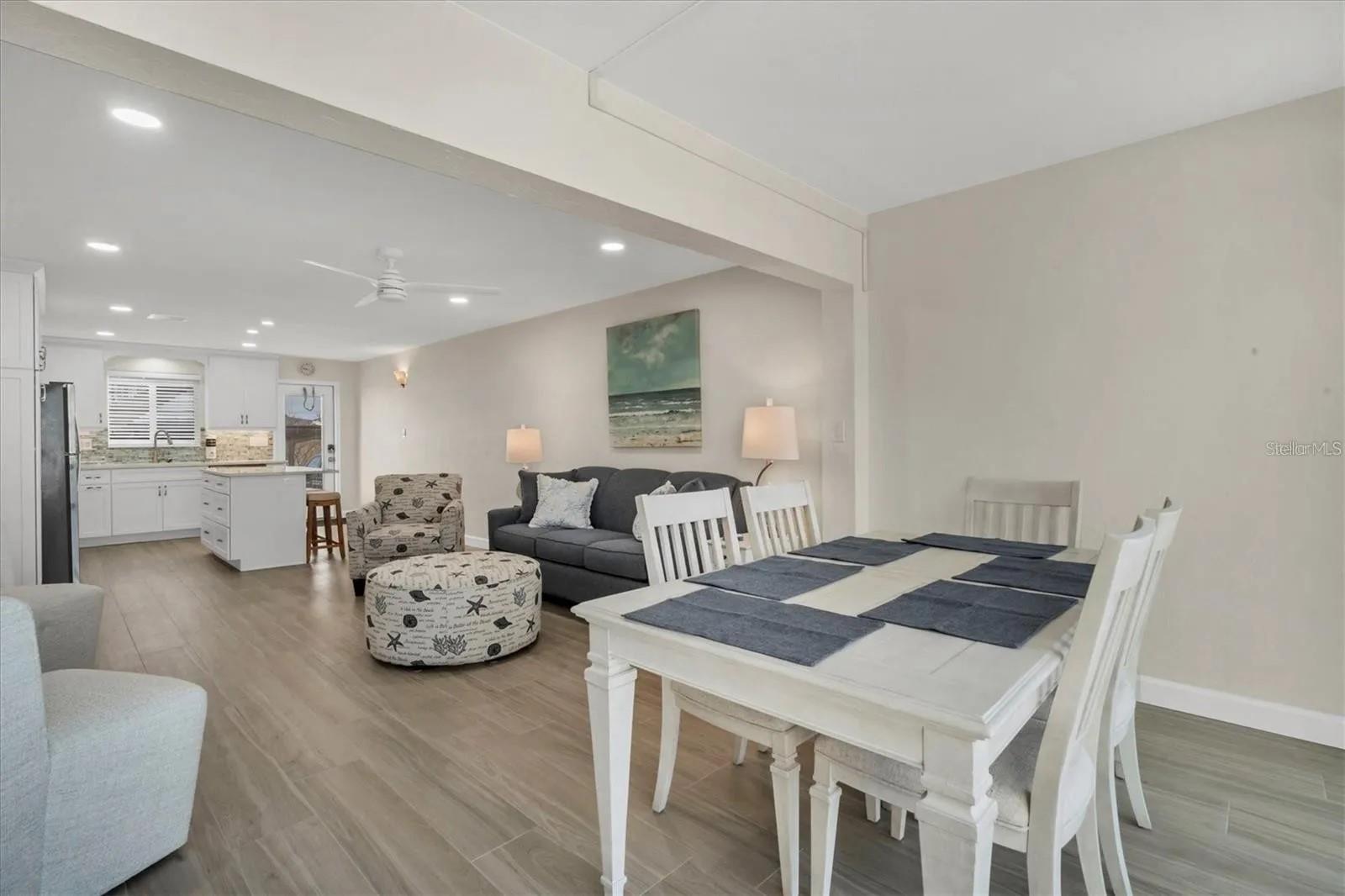 Image 8 of 43 For 6006 Midnight Pass Road 36